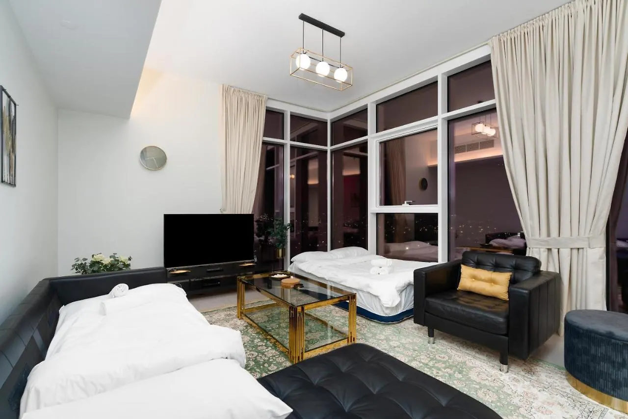דובאי Ultimate Stay - 3 Beds - Scenic Panoramic Views - Right At Metro Station - 5-10Min To Sea, Burj Khalifa, Old Town, Downtown - 15Min From Airport איחוד האמירויות הערביות