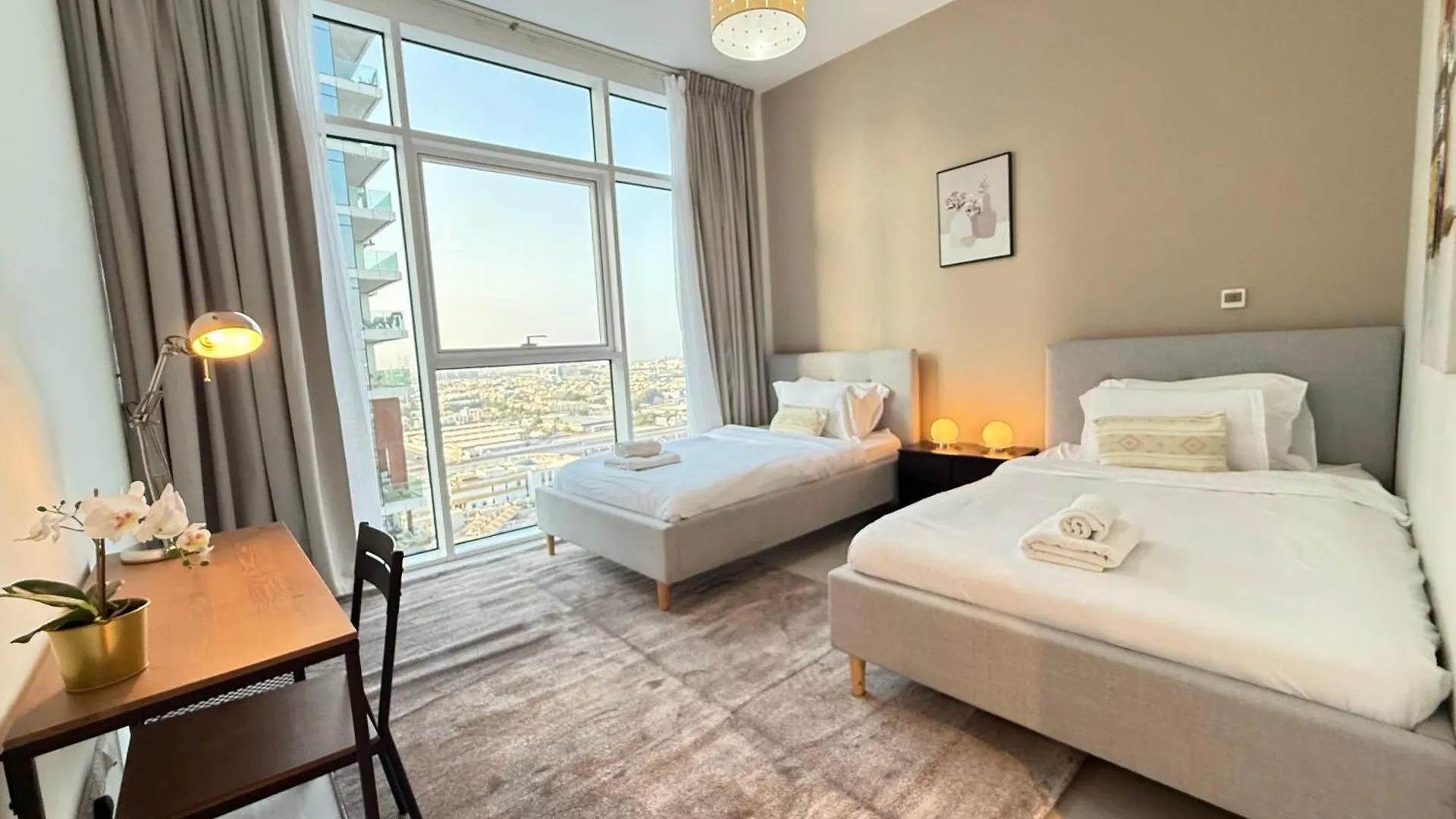 דובאי Ultimate Stay - 3 Beds - Scenic Panoramic Views - Right At Metro Station - 5-10Min To Sea, Burj Khalifa, Old Town, Downtown - 15Min From Airport איחוד האמירויות הערביות
